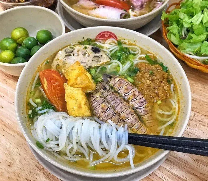 Bánh mì mỏ Quảng Ninh – Món ăn giữa buổi giản dị của công nhân thợ mỏ