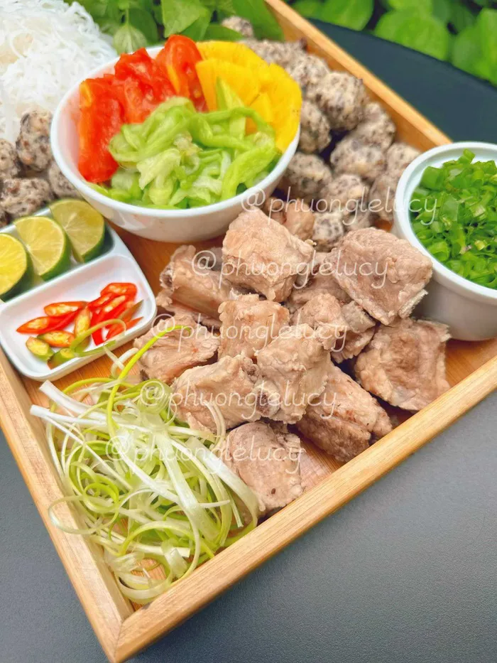 Bữa sáng với bún sườn chua dễ nấu, cả nhà xì xụp ăn đến giọt nước cuối