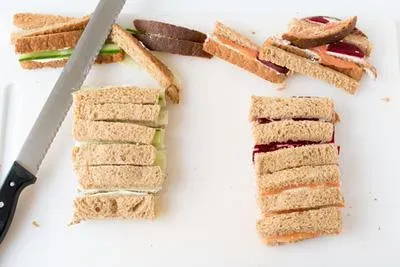 Cách làm món cá hồi cuộn bánh mì sandwich đẹp mắt, lạ miệng cho bữa sáng