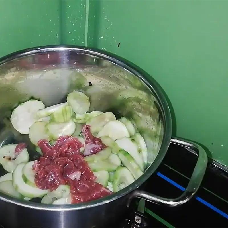 Cách nấu canh mướp với tôm thanh mát cho cuối tuần ngon cơm