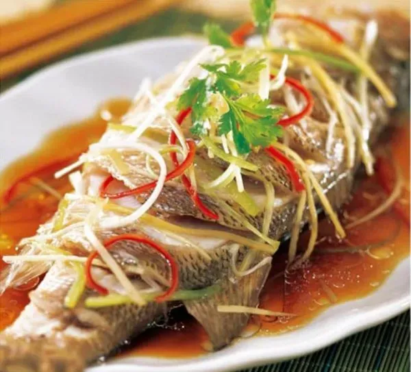 Canh cá nấu chua bổ dưỡng, phù hợp cho ngày nóng nực