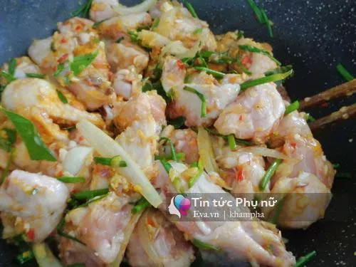 Chỉ cần thêm bước này món thịt gà rang lá chanh thơm lừng mà không bị đắng, cả nhà ăn hoài không chán