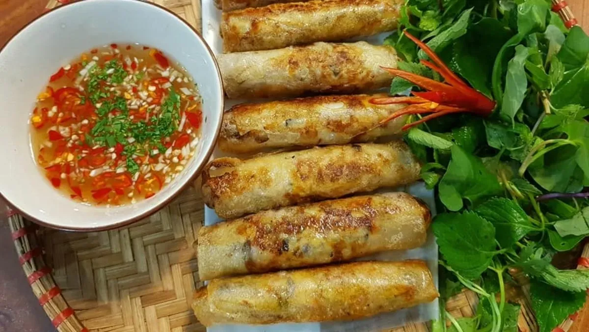 Cuối tuần làm nem rán thơm ngon đãi cả nhà