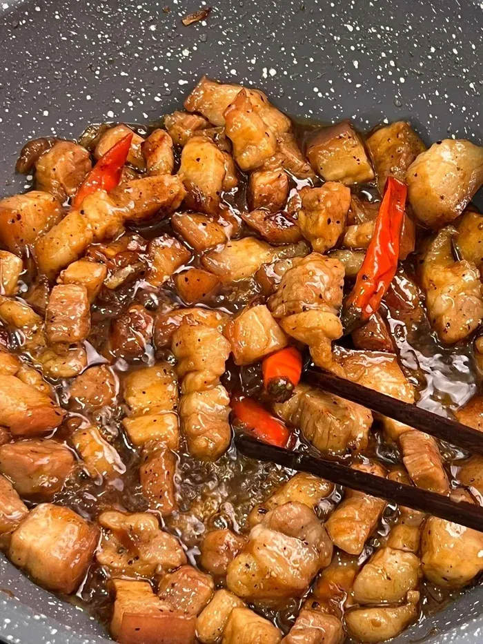 Học mẹ đảm Sài Gòn cách làm thịt kho ngon chuẩn vị, nhanh gọn lẹ chỉ 15 phút cho bữa cơm thêm đậm đà