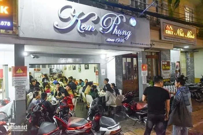 Kem bơ Đà Lạt: Lạnh mấy cũng đông người ăn