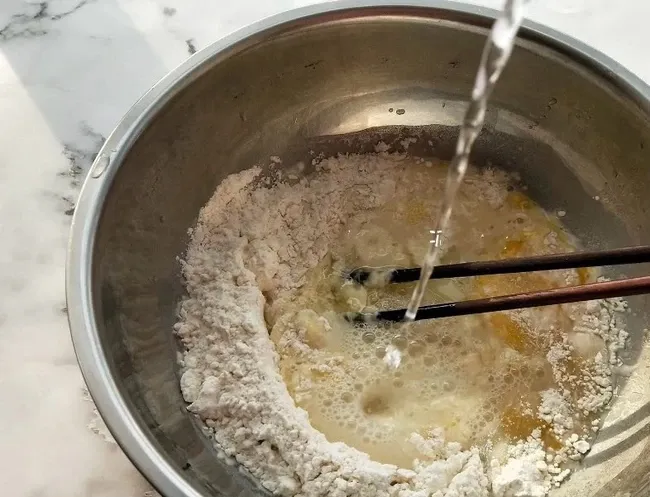 Làm món bánh ngon chuẩn bị cho Tết: Bánh lê đường phèn thanh mát