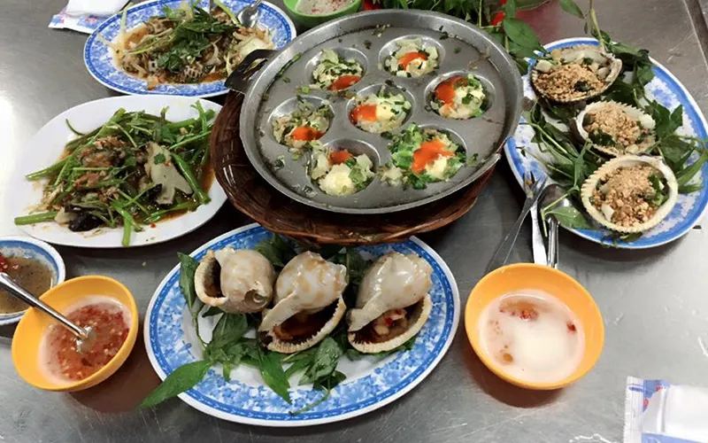 Làm một chuyến food tour “no căng bụng” ở chợ Bà Chiểu