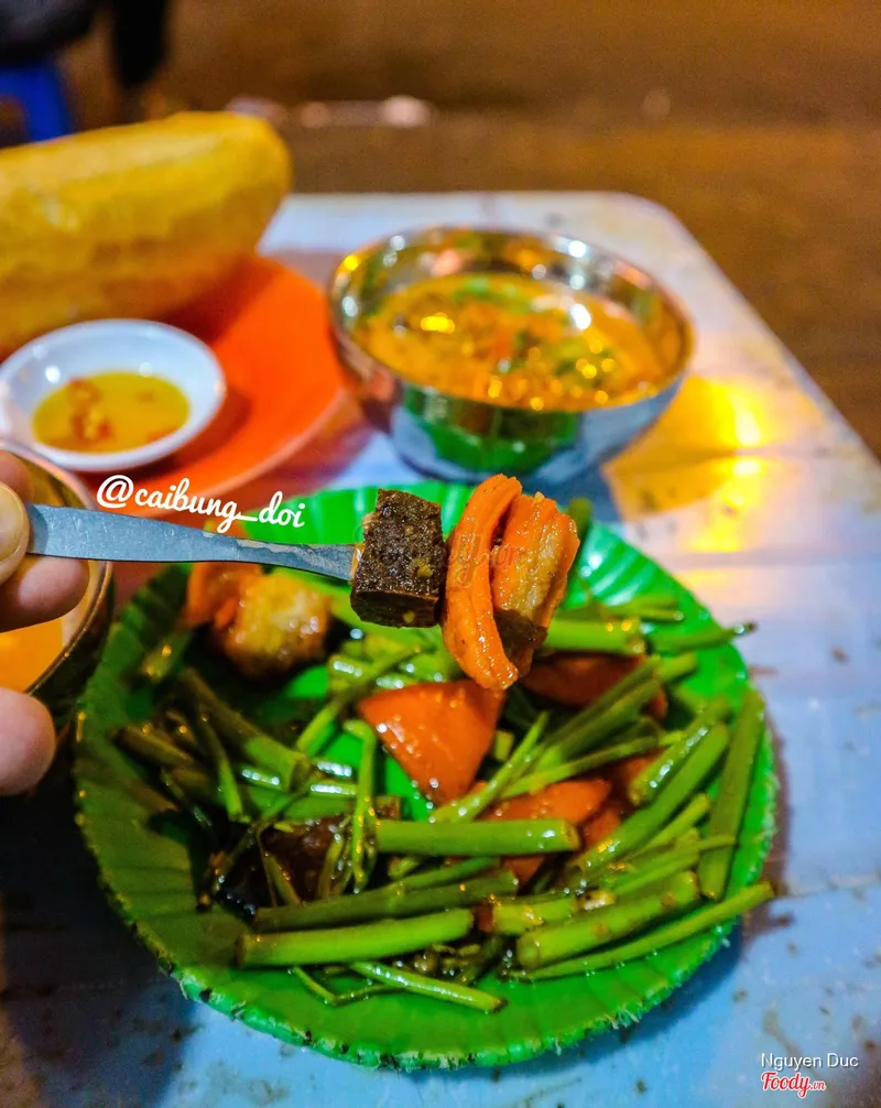 Làm một chuyến food tour “no căng bụng” ở chợ Bà Chiểu