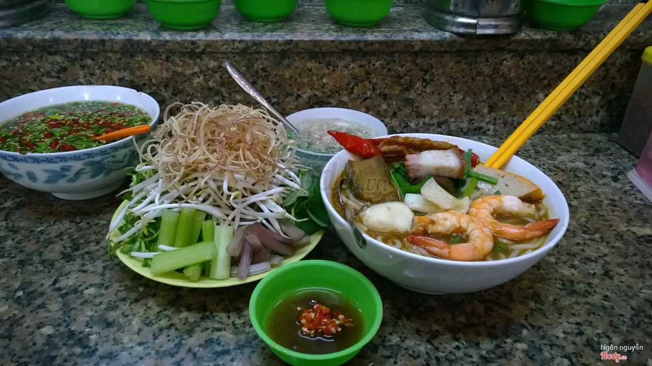 Làm một chuyến food tour “no căng bụng” ở chợ Bà Chiểu