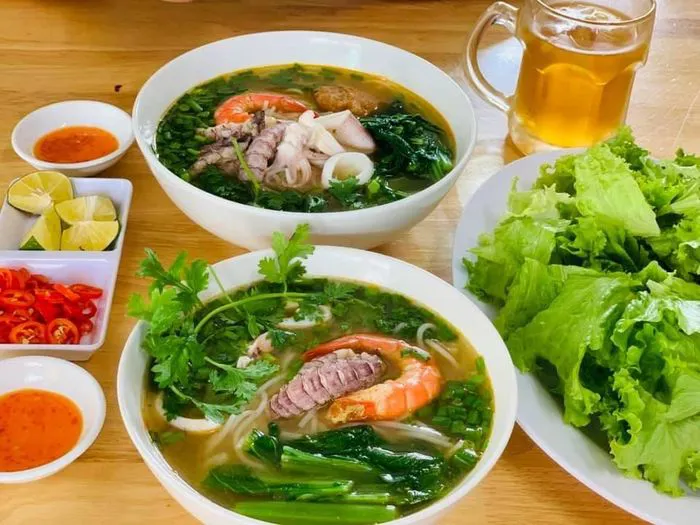 Làm một chuyến food tour “no căng bụng” ở chợ Bà Chiểu