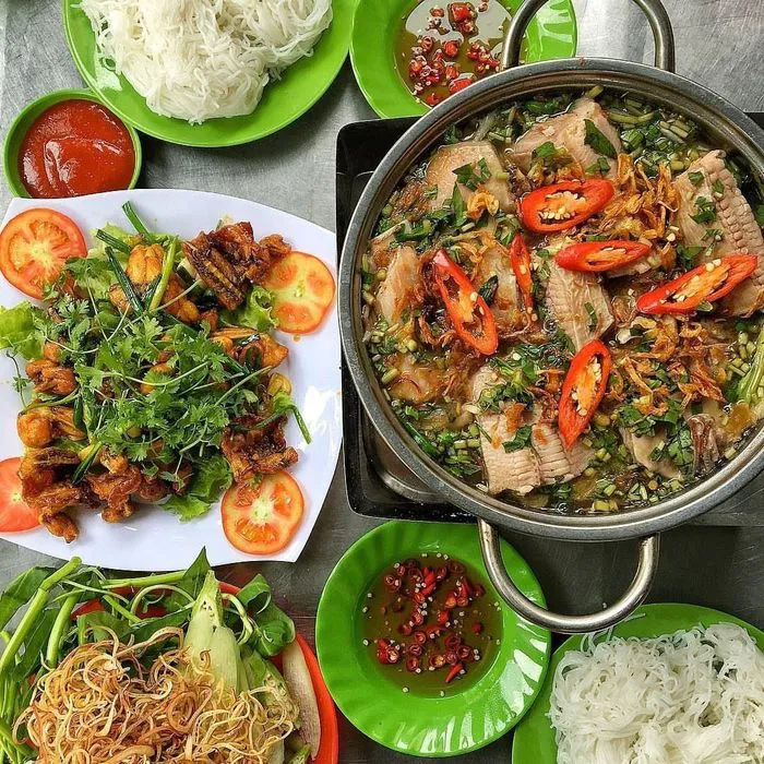 Làm một chuyến food tour “no căng bụng” ở chợ Bà Chiểu