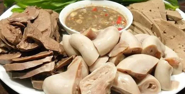 Luộc lòng đưng vội thả ngay vào nước lạnh: Làm thêm bước này lòng trắng tinh giòn sần sật không đắng