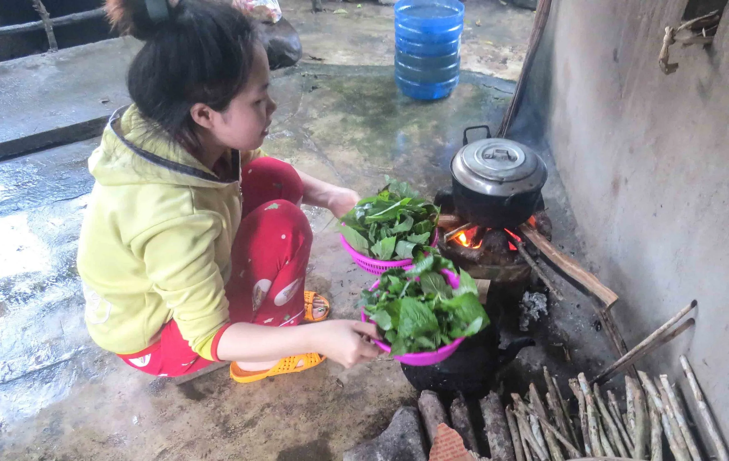 Luộc sắn cho thêm thứ này, từng miếng thơm bùi béo ngậy, ăn không bị say