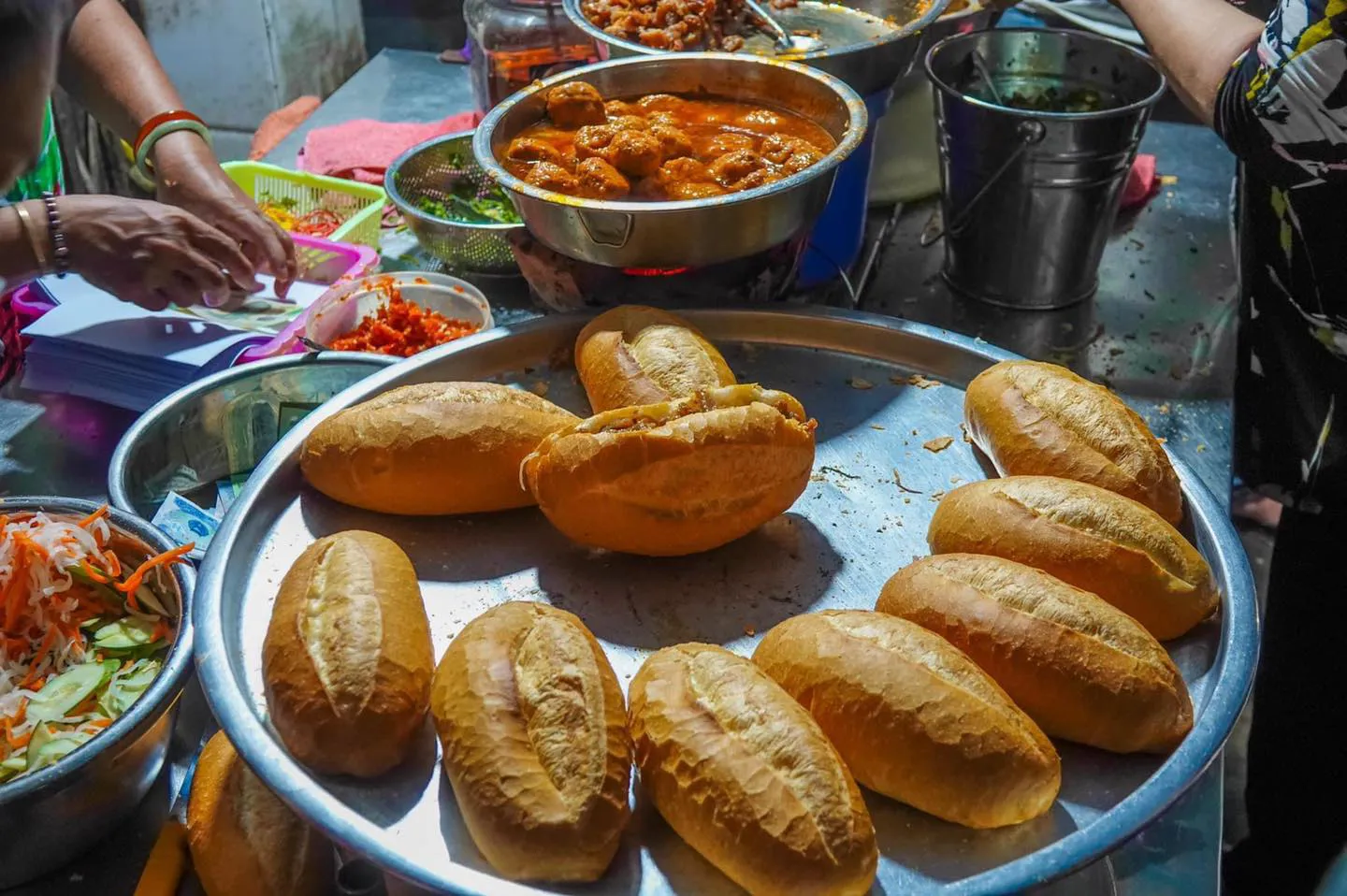 Những món ăn vỉa hè Sài Gòn “chanh sả” của học sinh, sinh viên