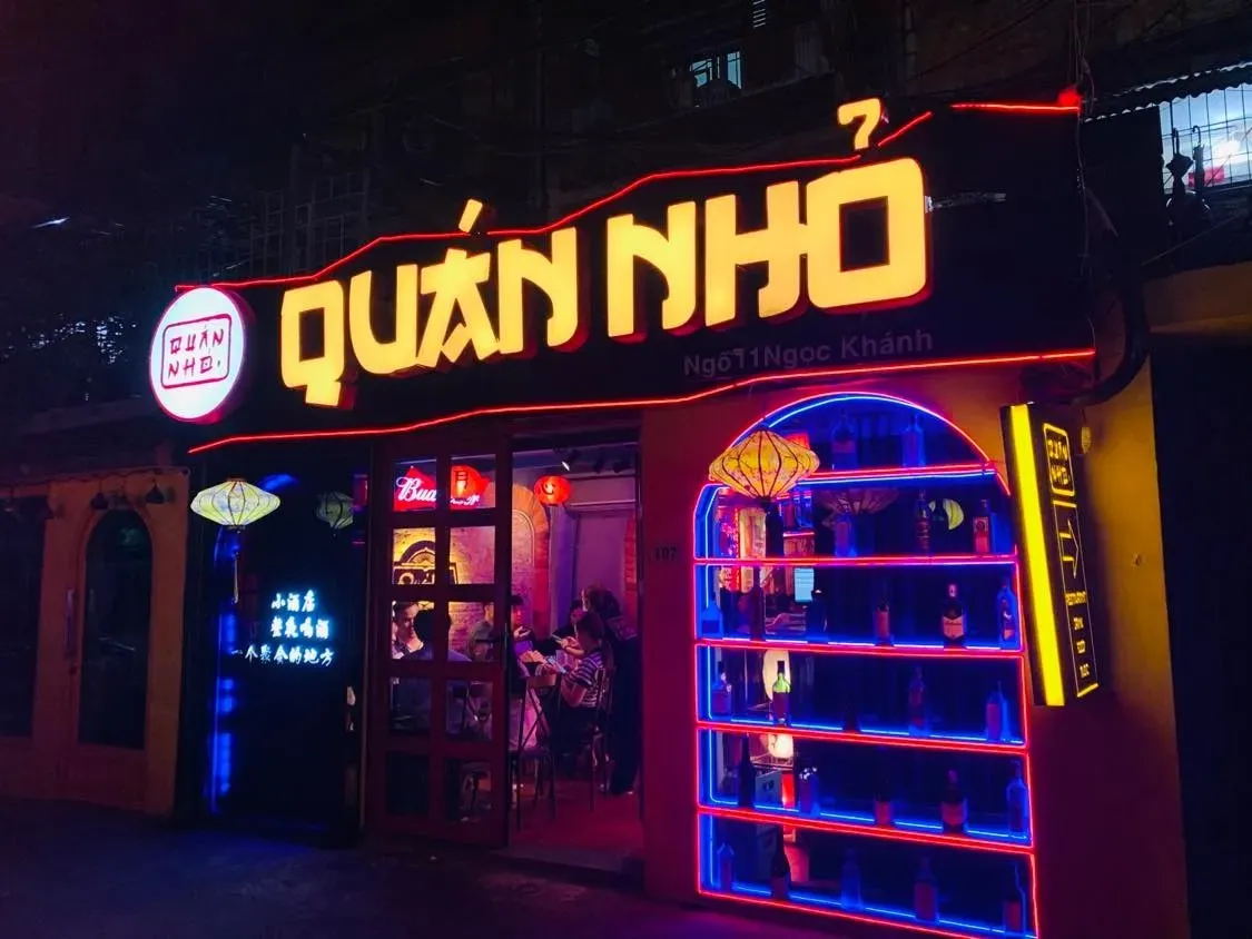 Quán ăn phong cách Hong Kong, mở xuyên đêm thu hút giới trẻ Hà Thành