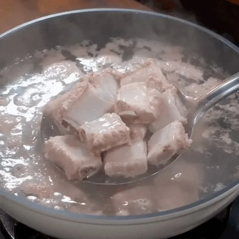 Sườn non và đậu xanh mang nấu kiểu này được món canh đậm đà lại bổ dưỡng trong mùa đông