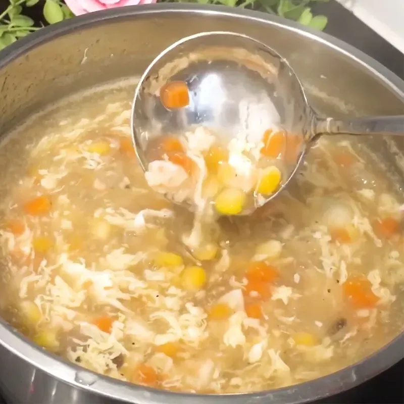 Thời tiết vào đông rất thích hợp để làm món súp tôm bắp, ngon ngọt bổ dưỡng cho cả gia đình