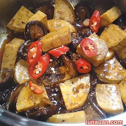 2 cách làm món chả lụa chay kho vừa ngon vừa lạ !