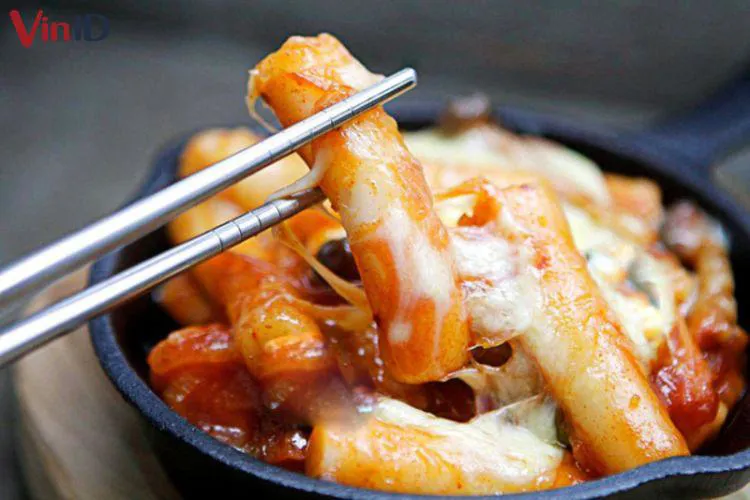 2 cách làm tokbokki phô mai chuẩn Hàn Quốc mời bạn bè cùng xơi