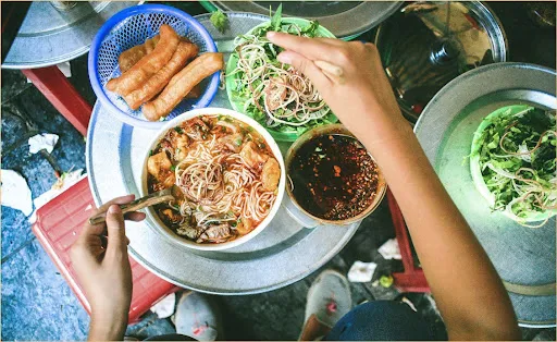 2 cách nấu bún riêu giò heo không cần cua chuẩn vị nhất