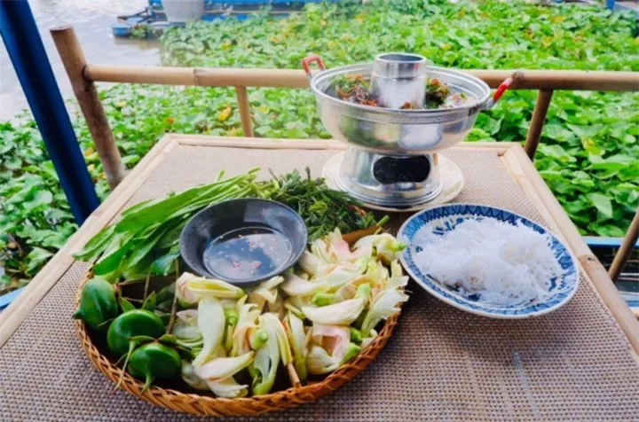 Ăn bún ở Cần Thơ