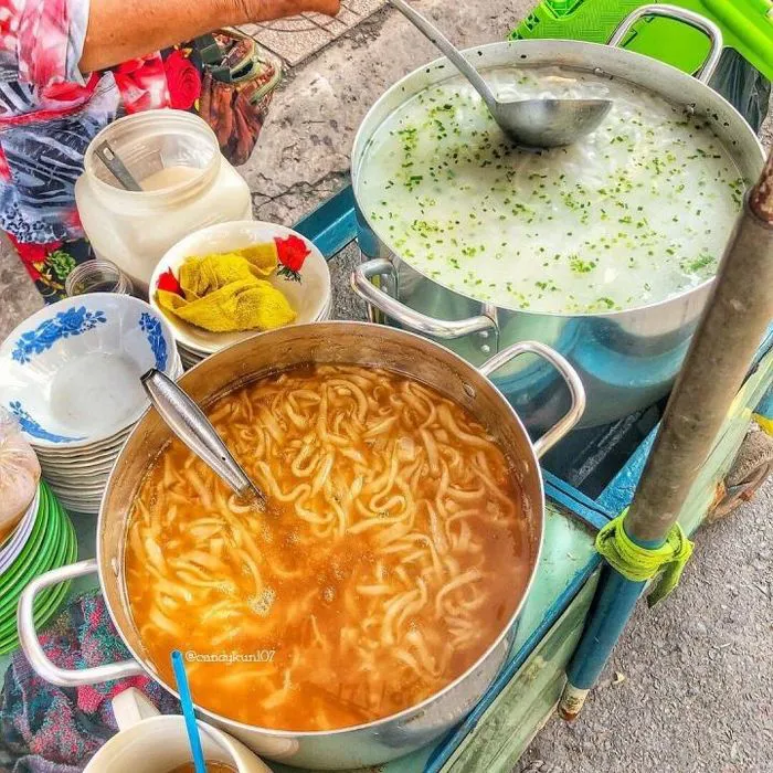 Bánh canh mặn nước cốt dừa – món ăn lạ miệng mang hồn quê miền Tây