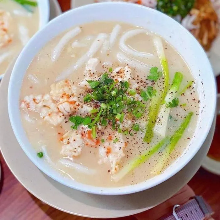 Bánh canh mặn nước cốt dừa – món ăn lạ miệng mang hồn quê miền Tây