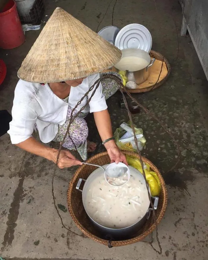 Bánh canh mặn nước cốt dừa – món ăn lạ miệng mang hồn quê miền Tây