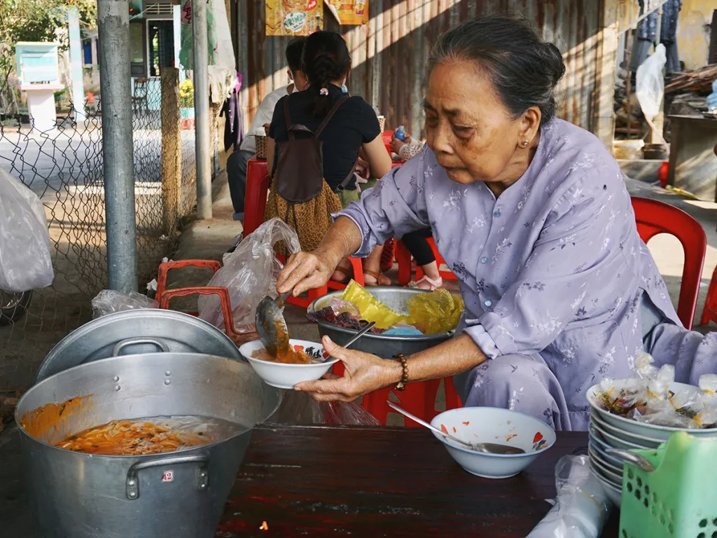 Bánh canh Nam Phổ – Món quà Huế thơm ngon lạ miệng