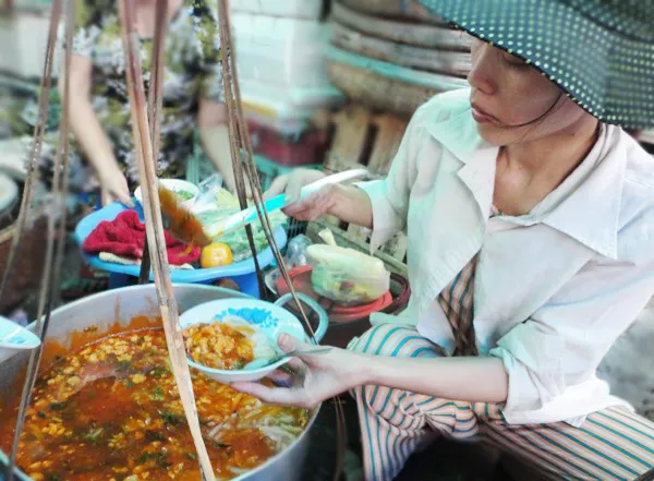 Bánh canh Nam Phổ – Món quà Huế thơm ngon lạ miệng