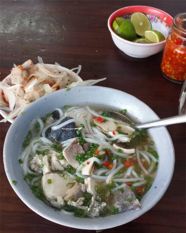 Bánh canh Nam Phổ – Món quà Huế thơm ngon lạ miệng