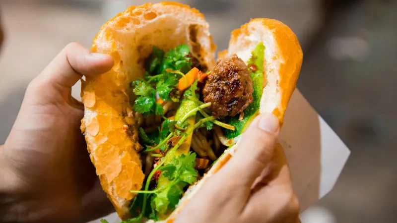 Bánh mì: Món ăn đường phố vượt biên giới