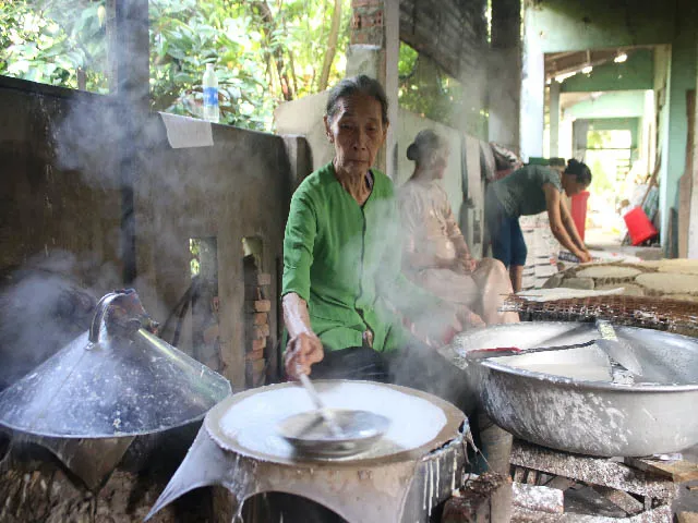 Bánh tráng nước dừa Bình Định – Tinh hoa đặc sản “xứ dừa” Tam Quan nhất định phải nếm thử