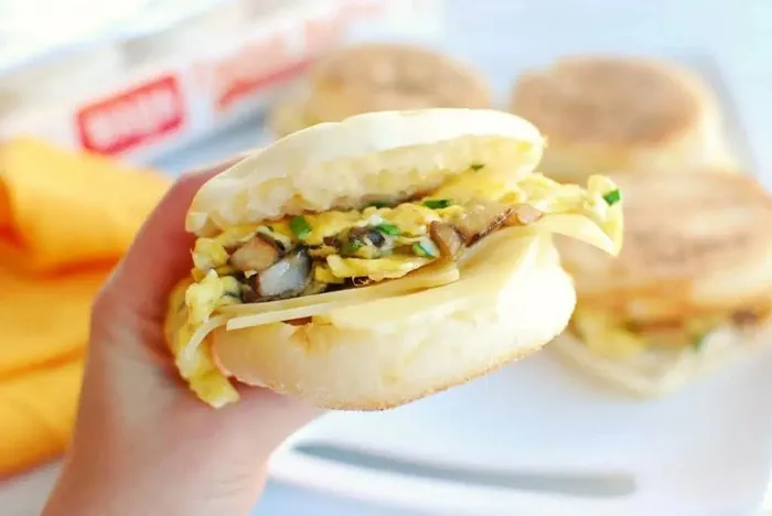 Bật mí công thức làm món bánh sandwich cuộn tôm chiên ngon như ngoài hàng