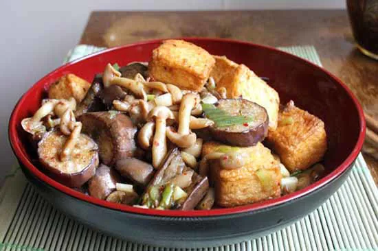 Bò sốt nấm cà chua