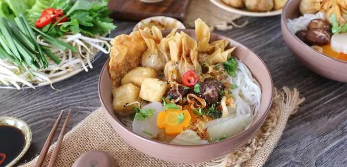 Bữa sáng siêu nhanh, siêu đơn giản với món hủ tiếu gà ngọt thanh