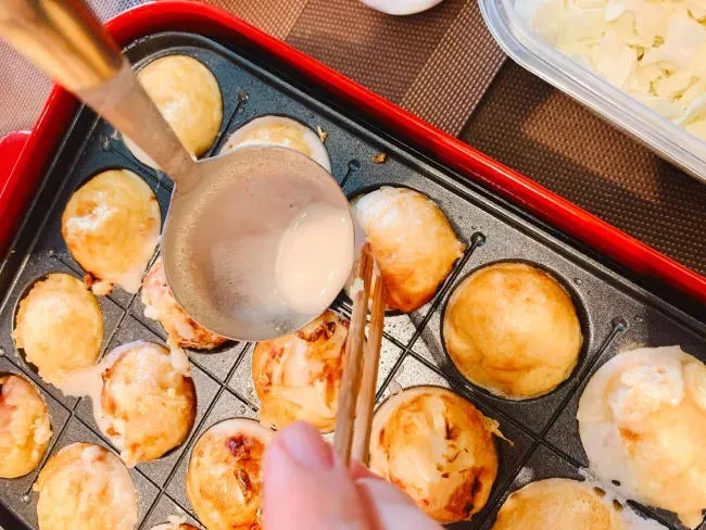 Cách làm bánh Takoyaki nhân bạch tuộc cực ngon, chuẩn vị Nhật Bản