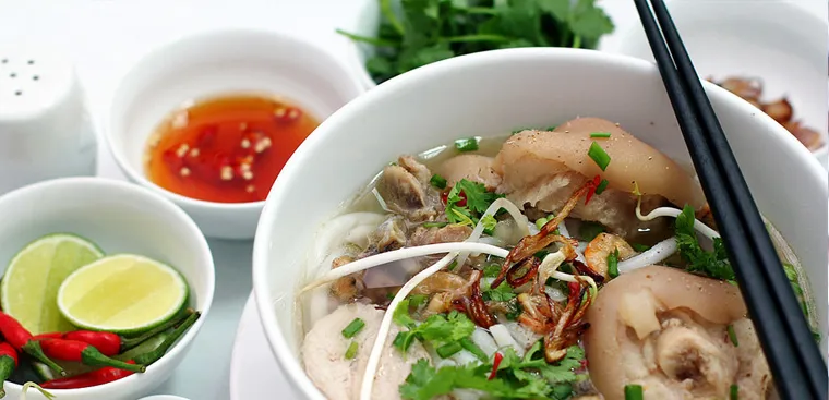 Cách làm món bánh canh giò heo đậm đà hương vị đúng chuẩn nhà hàng 5 sao