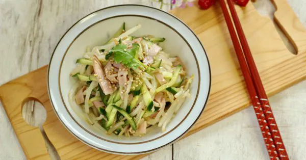 Cách làm salad giá đỗ kiểu Hàn Quốc cay cay ngon bất ngờ