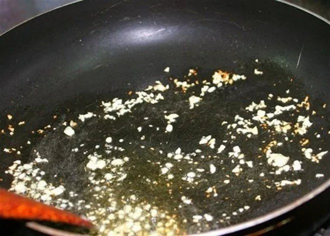 Cách làm tôm rang thịt ngon và đưa cơm cho gia đình