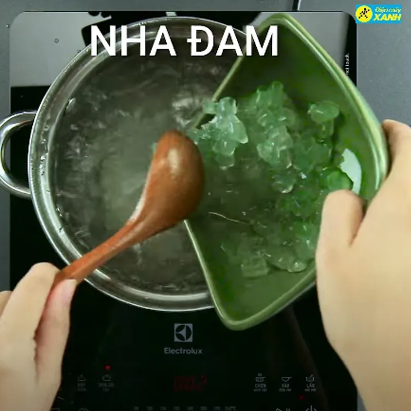 Cách nấu nha đam đường phèn lá dứa thơm mát để giải nhiệt