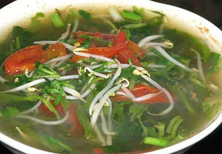 Canh rau muống nấu chua me