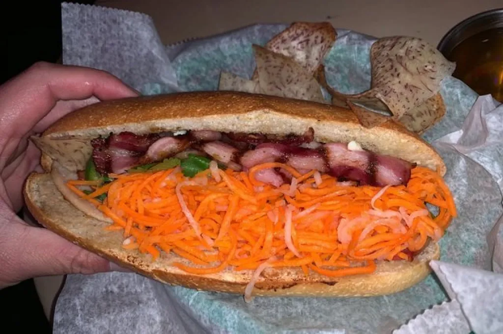 ‘Chảy nước miếng’ với bánh mì Việt siêu ngon ở New York
