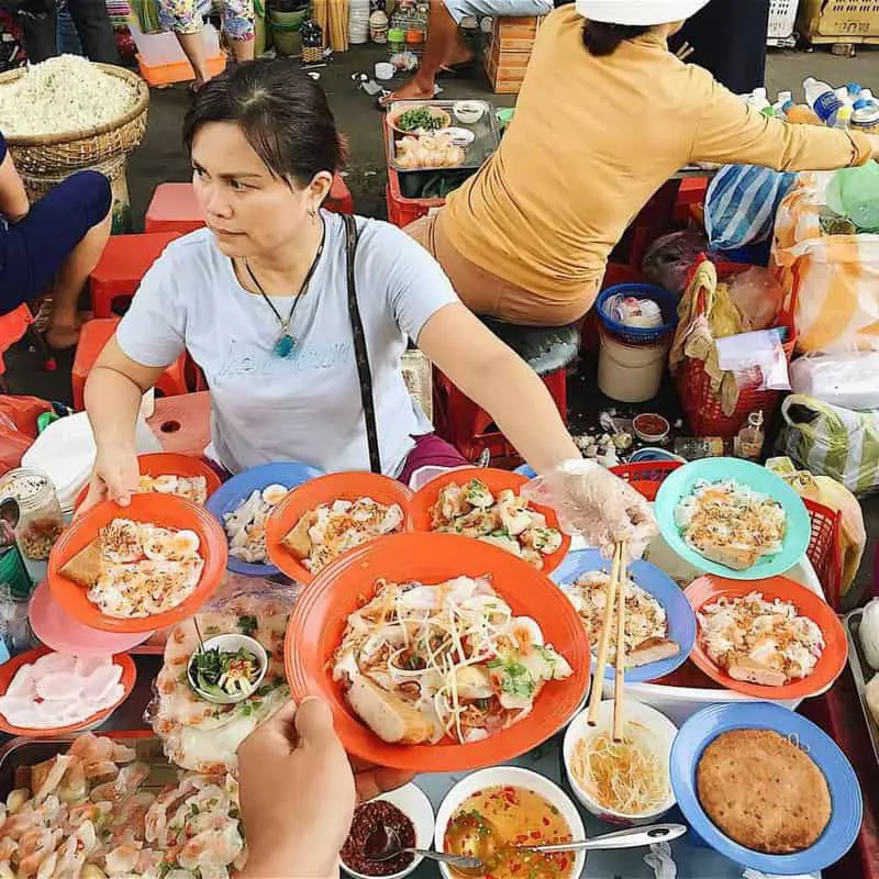 Chợ Hồ Thị Kỷ và những ‘thiên đường’ ẩm thực tấp nập du khách