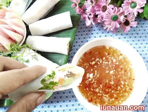 Cuối tuần đổi vị ngay với món phở cuốn thập cẩm nhanh gọn mà ngon không thể chối từ !