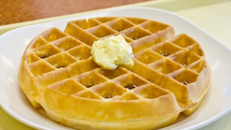 Cuối tuần làm bánh waffle mè đen ăn thư giãn