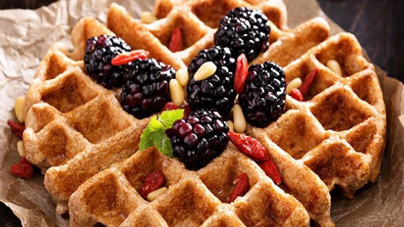 Cuối tuần làm bánh waffle mè đen ăn thư giãn