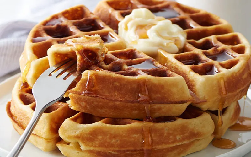 Cuối tuần làm bánh waffle mè đen ăn thư giãn