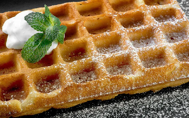 Cuối tuần làm bánh waffle mè đen ăn thư giãn