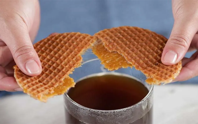 Cuối tuần làm bánh waffle mè đen ăn thư giãn